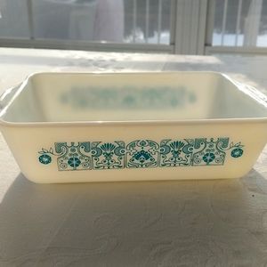 Rare Horizon Blue Pyrex 1 1/2 quart refrigerator dish (no lid)